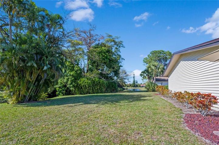 1054  Pine Isle  LN, Naples, FL 34112