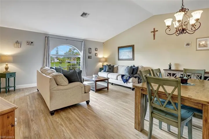 Living room/dining room