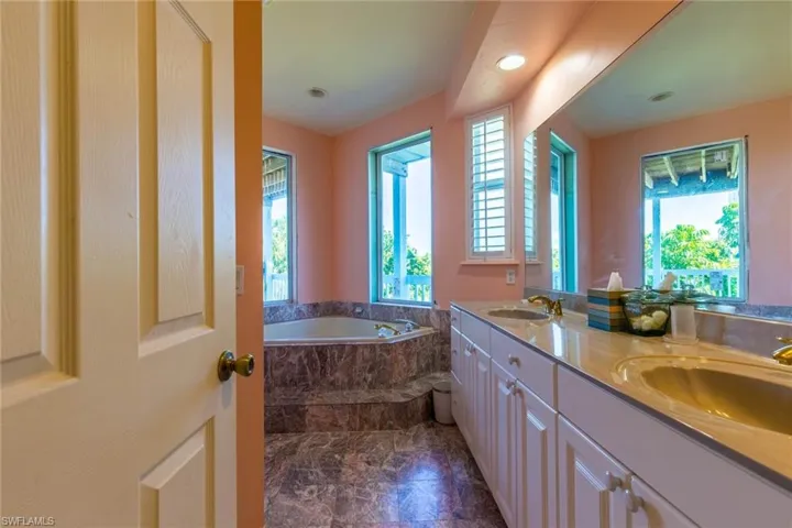621  Rum  RD, Captiva, FL 33924