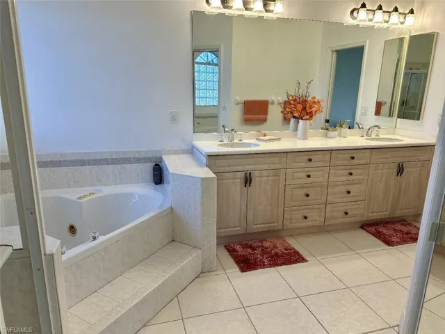 944 SW 15th  PL, Cape Coral, FL 33991