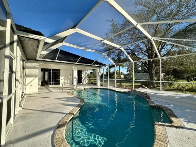944 SW 15th  PL, Cape Coral, FL 33991
