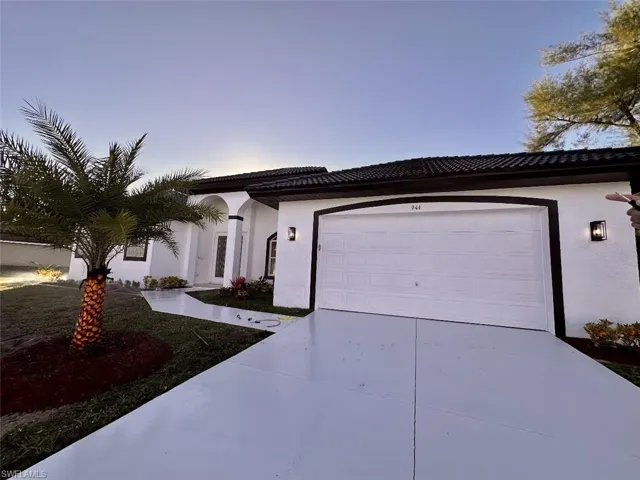 944 SW 15th  PL, Cape Coral, FL 33991