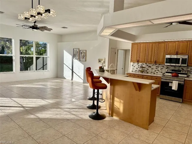 944 SW 15th  PL, Cape Coral, FL 33991