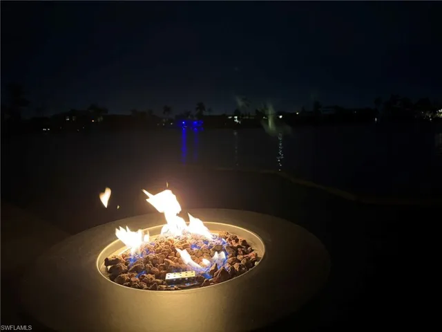 FIRE PIT WHILE STARGAZING IN THE AREA'S DARK SKIES