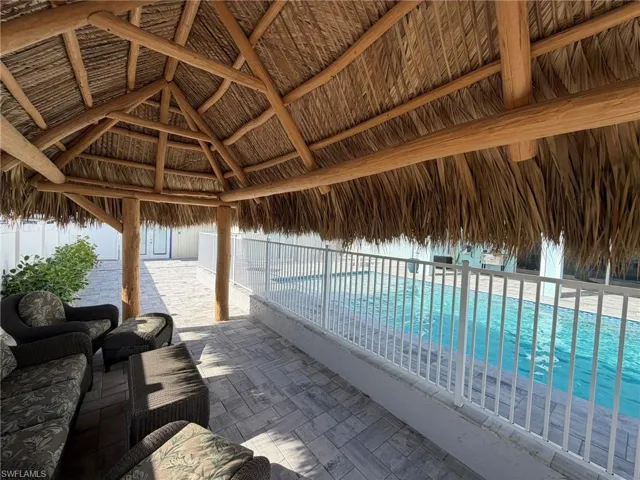 MASSIVE SEMINOLE INDIAN BUILT CHEEKEE HUT