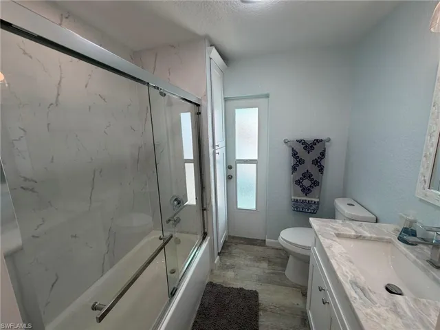 2ND FULL BATHROOM AND PRIVATE POOL BATH