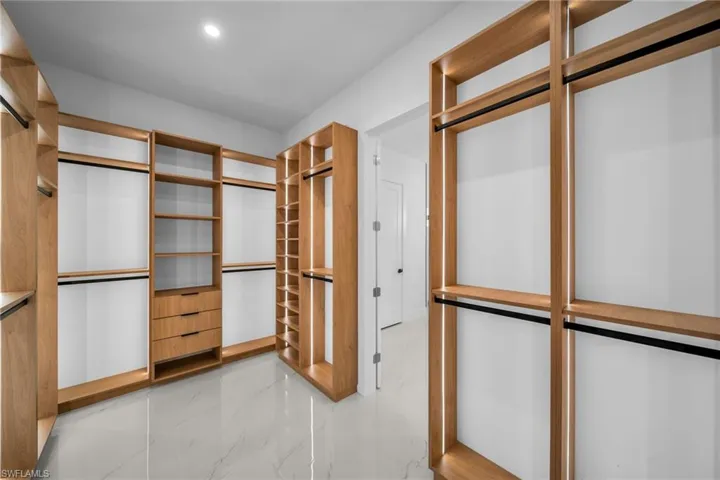 Walk in closet with marble look tiles