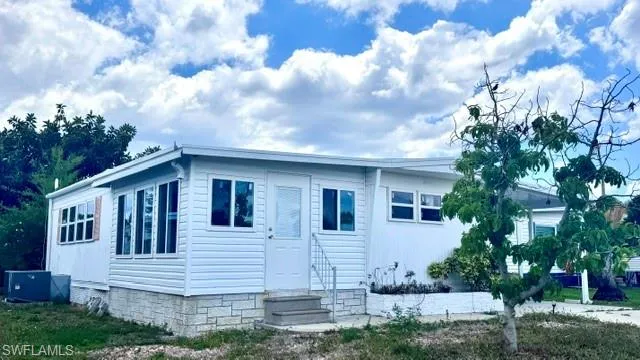 5664  Captain John Smith  LOOP, North Fort Myers, FL 33917