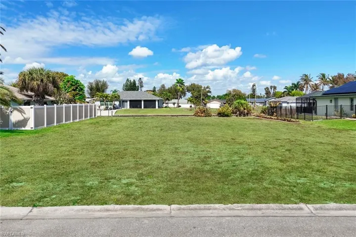 2005  Ottersrest  LN, Cape Coral, FL 33990