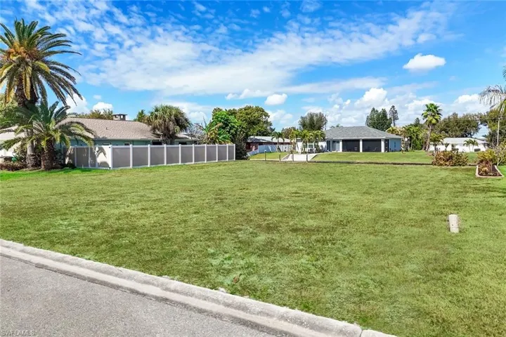 2005  Ottersrest  LN, Cape Coral, FL 33990