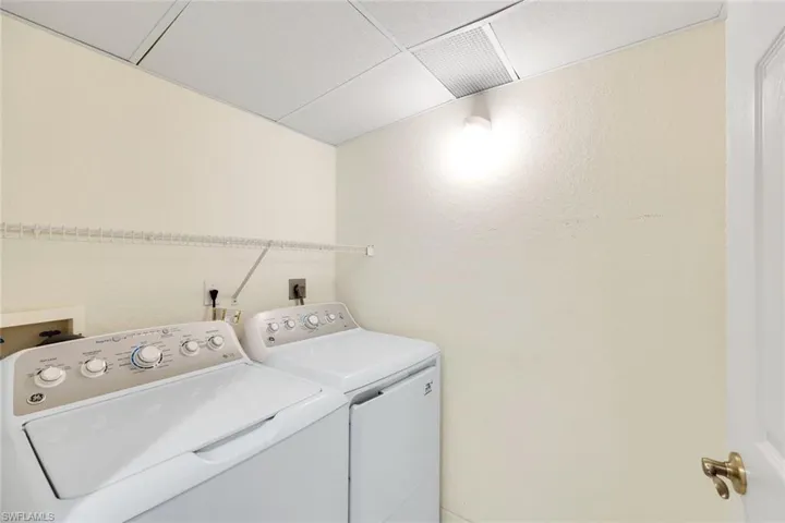 Clothes washing area with independent washer and dryer