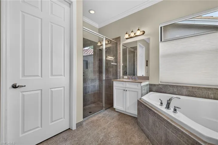 3804 Columbia Ct, Naples, Florida 34119