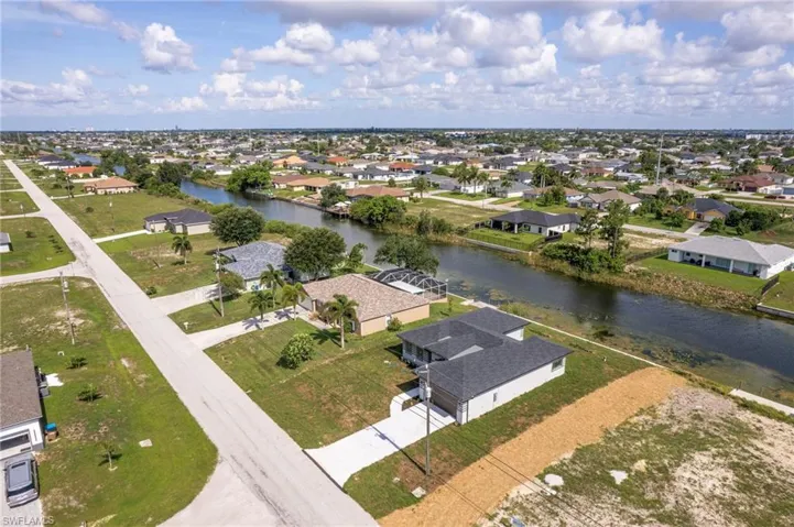 614 Nw 9th St, Cape Coral, Florida 33993