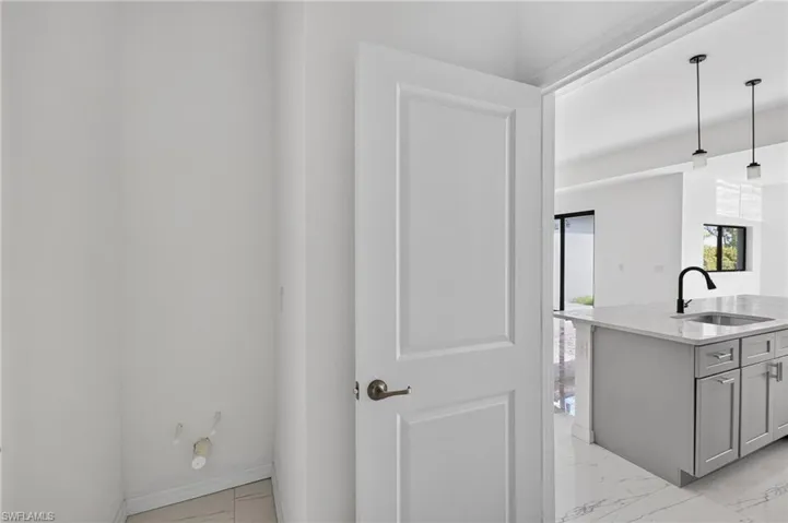 614 Nw 9th St, Cape Coral, Florida 33993