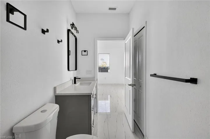 614 Nw 9th St, Cape Coral, Florida 33993