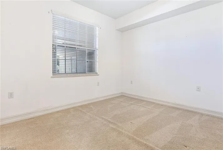 Large Guest Bedroom! Plenty of Room for Your Friends to Come & Visit!