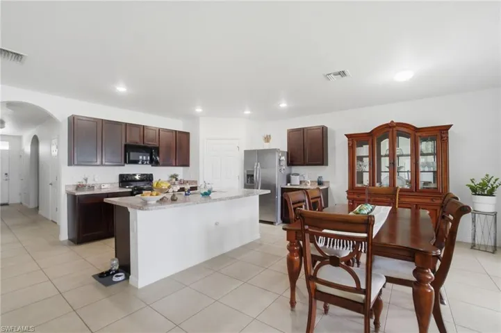 3422 Cancun Ct, Cape Coral, Florida 33909