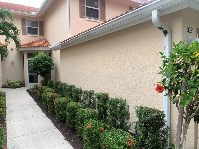 230 Robin Hood Cir 102, Naples, Florida 34104