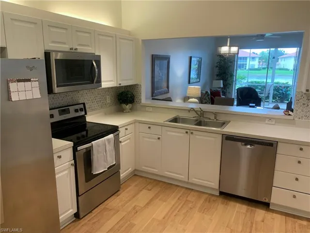 230 Robin Hood Cir 102, Naples, Florida 34104