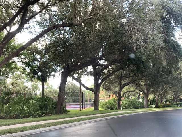 230 Robin Hood Cir 102, Naples, Florida 34104