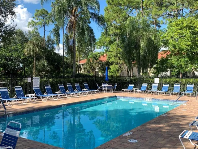 230 Robin Hood Cir 102, Naples, Florida 34104
