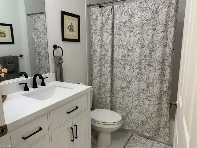 230 Robin Hood Cir 102, Naples, Florida 34104