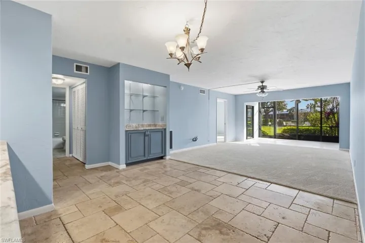Dining area with wet bar