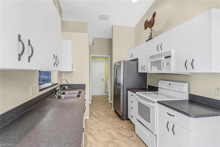 2714 SW 8th CT, CAPE CORAL FL 33914