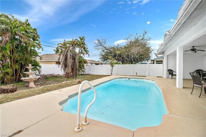 2714 SW 8th CT, CAPE CORAL FL 33914