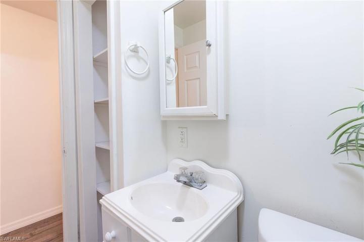 1/2 bath
