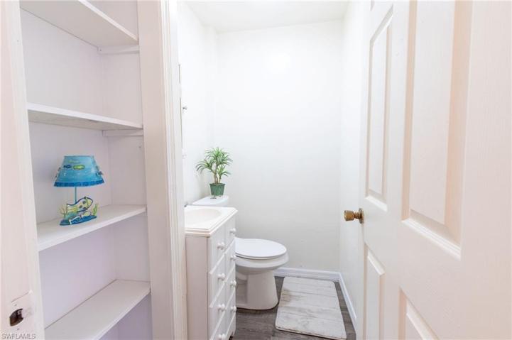 1/2 bathroom
