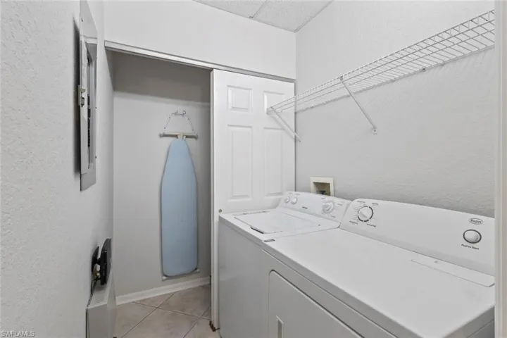 5350  Andover  DR, Naples, FL 34110