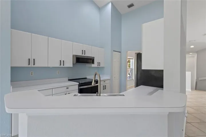 5350  Andover  DR, Naples, FL 34110