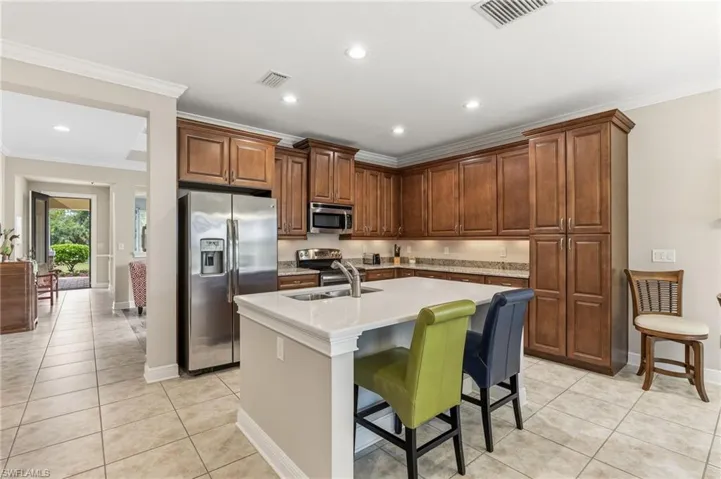Well-Designed Kitchen! Extra Seating.
