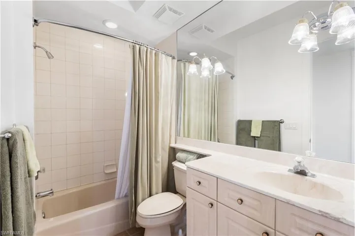 2nd full bathroom offers a shower/tub combination.