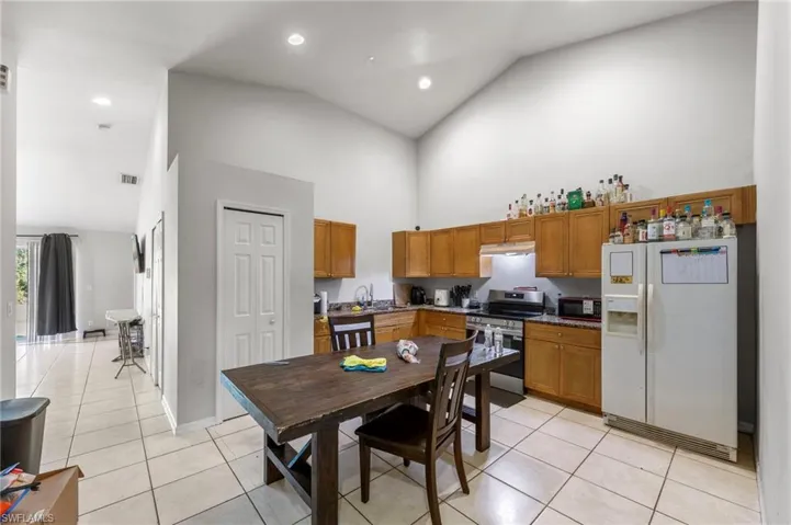 Unit 5032 kitchen