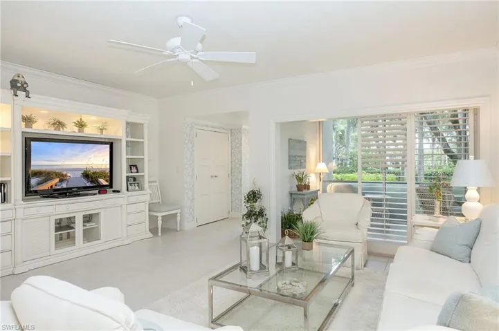 5818 Glencove Dr 103, Naples, Florida 34108