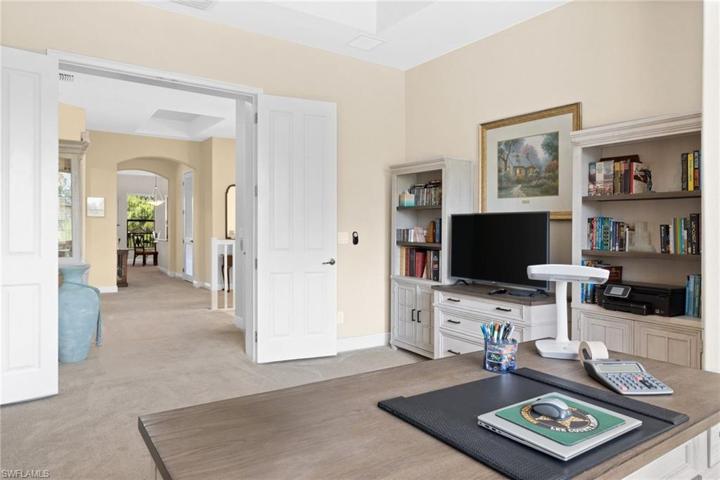 Bonus room/office