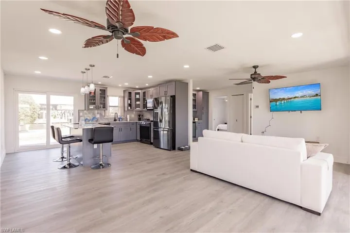 OPEN FLOOR PLAN