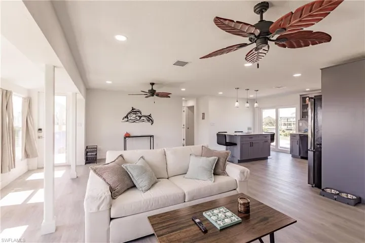 OPEN FLOOR PLAN