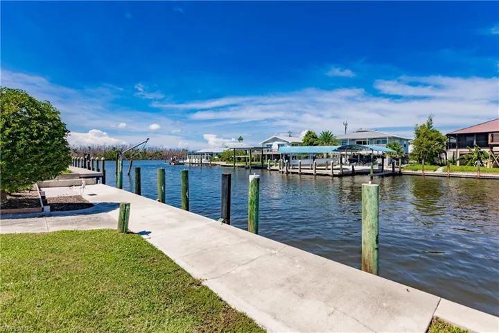DOCK & SEAWALL
