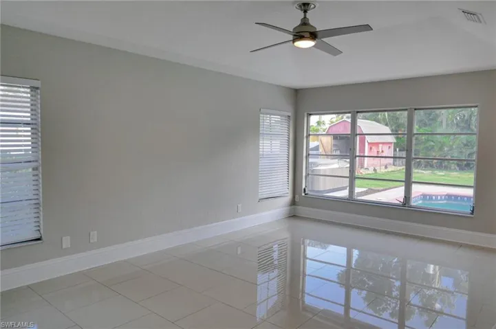 Master bedroom 12'10" x 18'7"