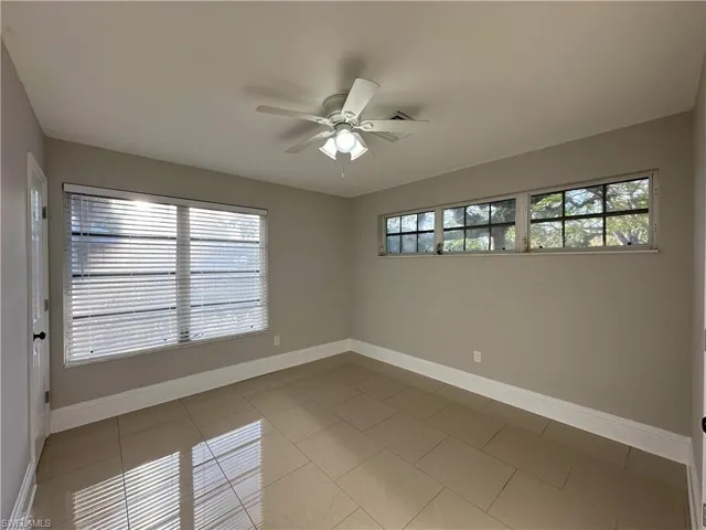 Bedroom 311'10" x 10'11"