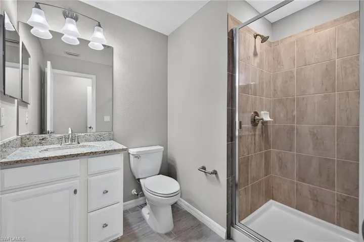 Second Floor En-Suite Bathroom