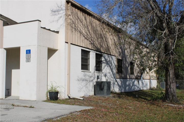 5891  Country Lakes  DR, Fort Myers, FL 33905