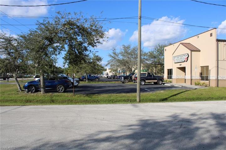 5891  Country Lakes  DR, Fort Myers, FL 33905