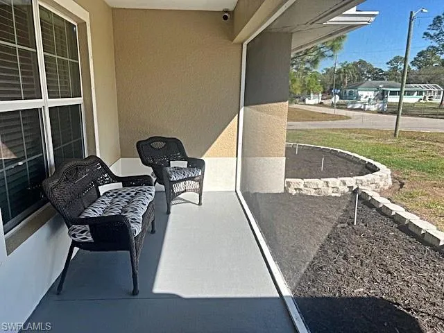 Entry screened lanai