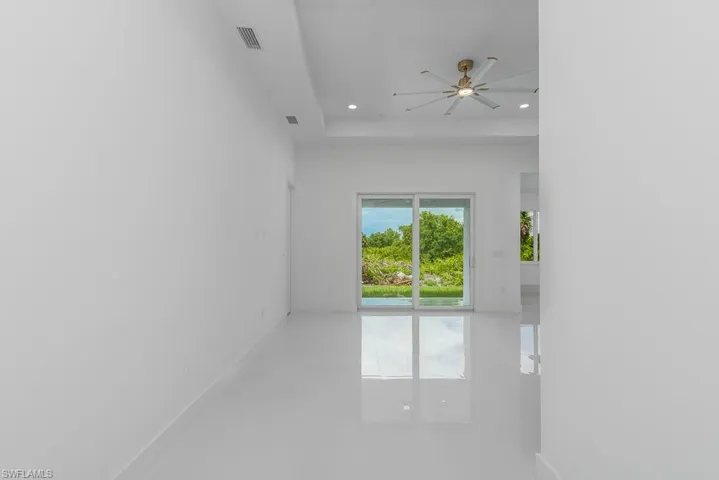 Empty room featuring ceiling fan