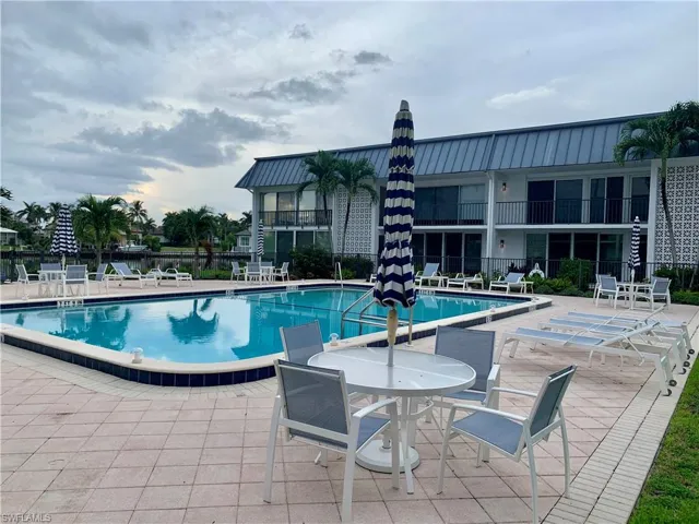 333  Harbour  DR, Naples, FL 34103