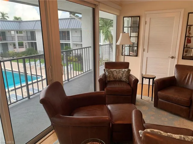 333  Harbour  DR, Naples, FL 34103